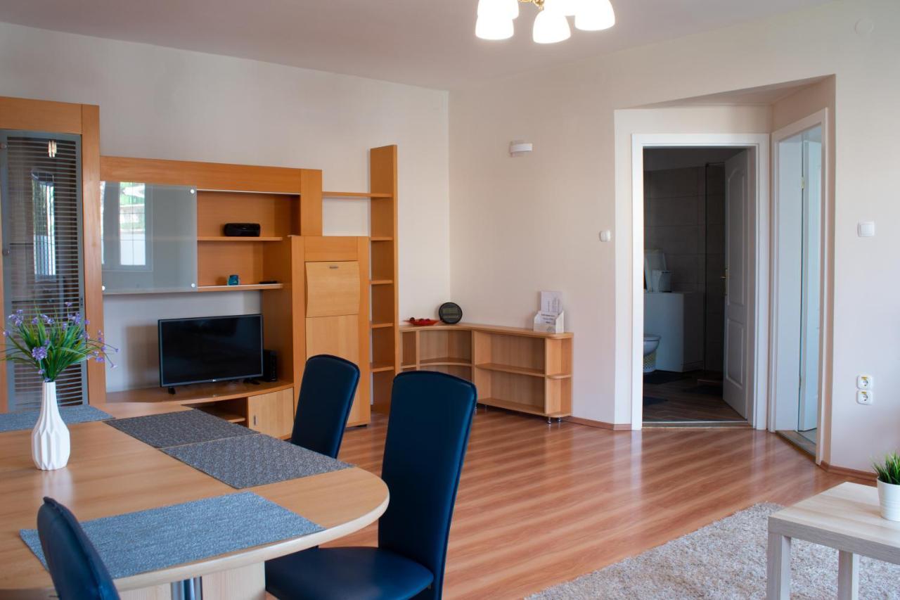 Titan Apartman Gyula Extérieur photo