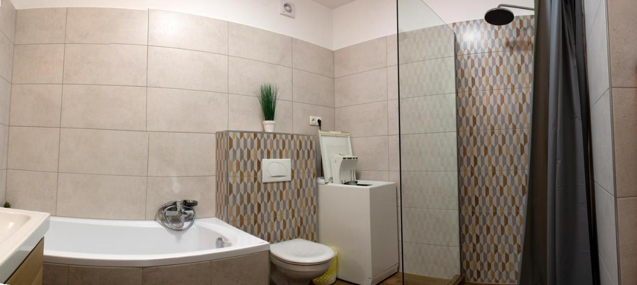 Titan Apartman Gyula Extérieur photo
