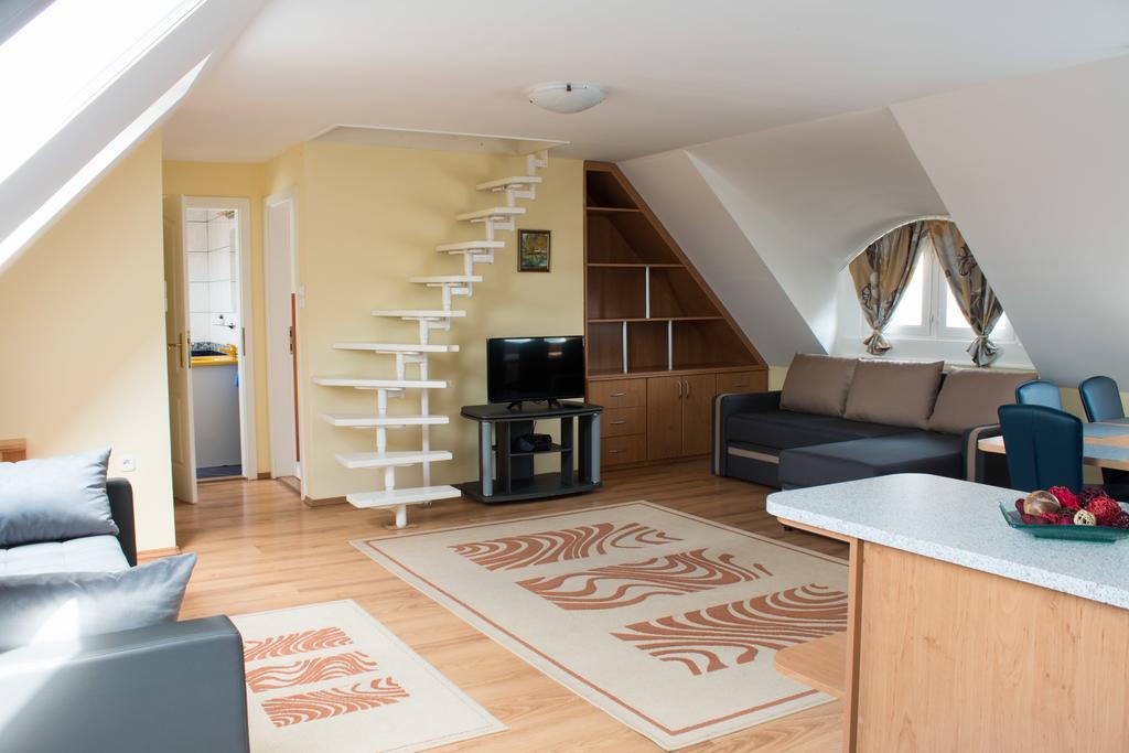 Titan Apartman Gyula Extérieur photo