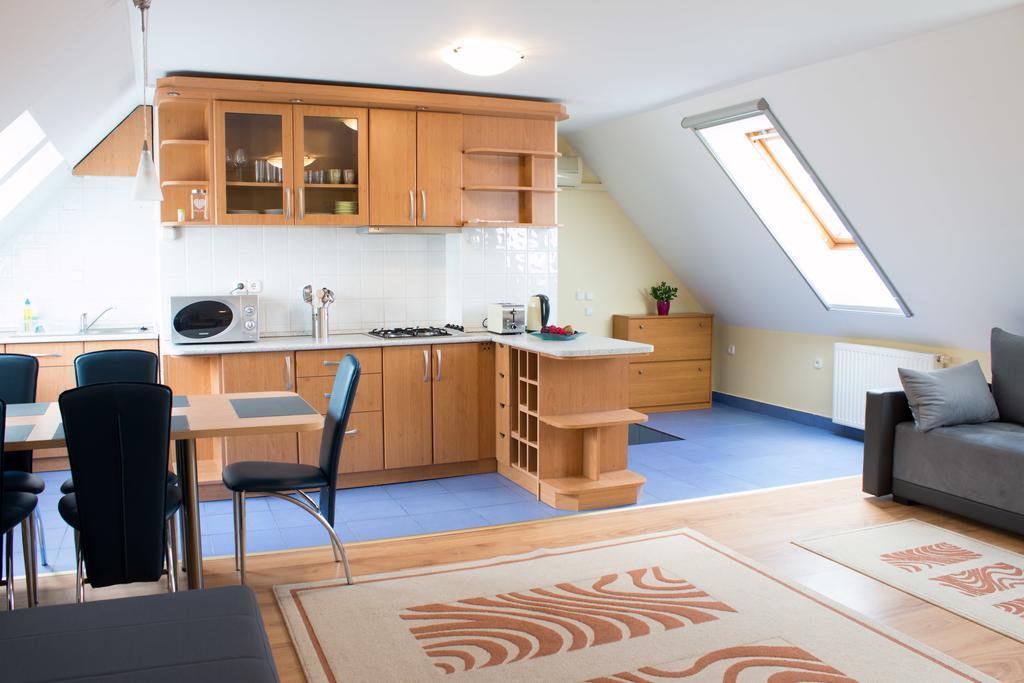 Titan Apartman Gyula Extérieur photo
